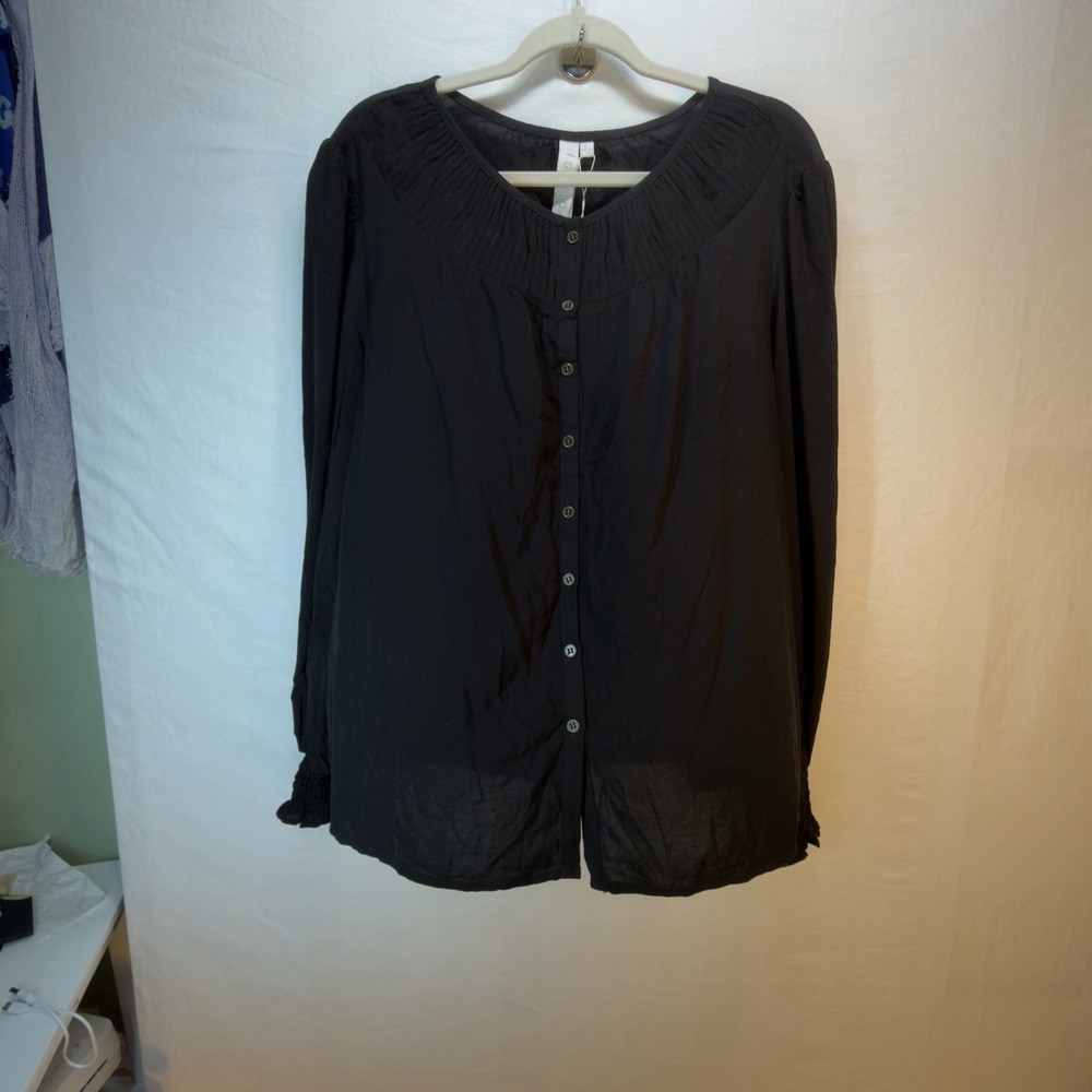 Grand and Greene -NWT LS Black Blouse Women L -